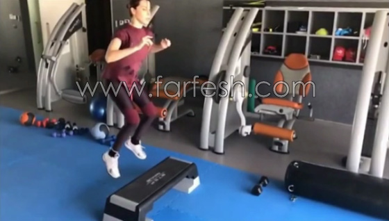 فيديو نانسى عجرم في صالة الجيم تؤدي حركة صعبة بلياقة تامة صورة رقم 1