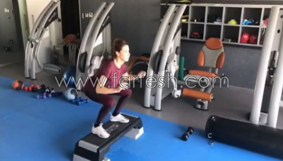 فيديو نانسى عجرم في صالة الجيم تؤدي حركة صعبة بلياقة تامة صورة رقم 2
