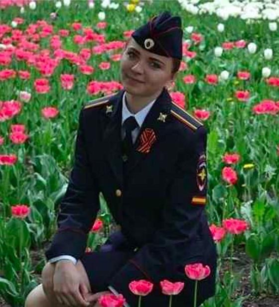 طرد فتاة روسية حسناء من اكاديمية الشرطة لانها عاشت طفولة قاسية صورة رقم 1