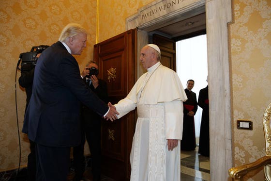 بالفيديو والصور.. البابا فرنسيس يستقبل الرئيس الأميركي دونالد ترامب بالفاتيكان صورة رقم 4