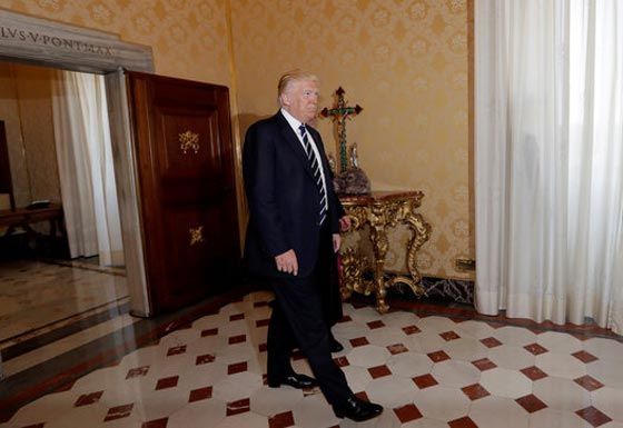 بالفيديو والصور.. البابا فرنسيس يستقبل الرئيس الأميركي دونالد ترامب بالفاتيكان صورة رقم 6