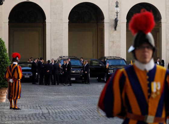 بالفيديو والصور.. البابا فرنسيس يستقبل الرئيس الأميركي دونالد ترامب بالفاتيكان صورة رقم 7