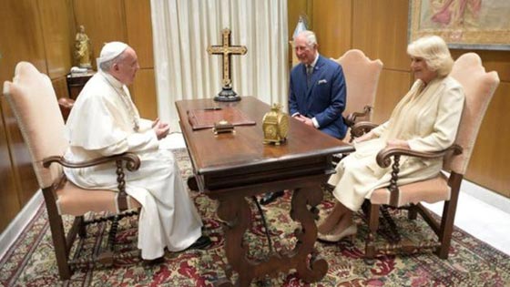 هذا هو السر وراء ارتداء ميلانيا غطاء رأس وملابس سوداء في الفاتيكان صورة رقم 4