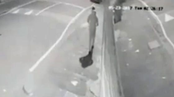 بالفيديو.. إشعال النار بمسجد في بريطانيا بعد مجزرة أرينا  صورة رقم 1