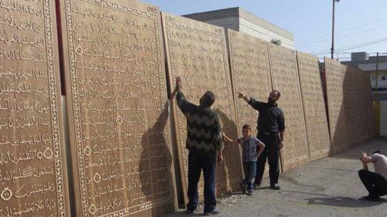 بأكبر مصحف خشبي وتاج وعطر.. لاجئ سوري يدخل موسوعة غينيس صورة رقم 2