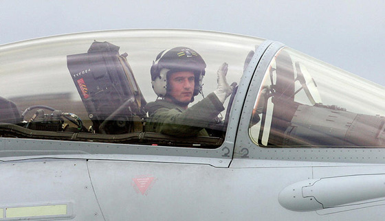 مع الحب من مانشستر.. رسالة تحملها قنابل سلاح الجو البريطاني الى داعش صورة رقم 3