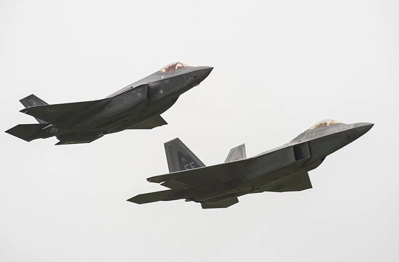 مع الحب من مانشستر.. رسالة تحملها قنابل سلاح الجو البريطاني الى داعش صورة رقم 4