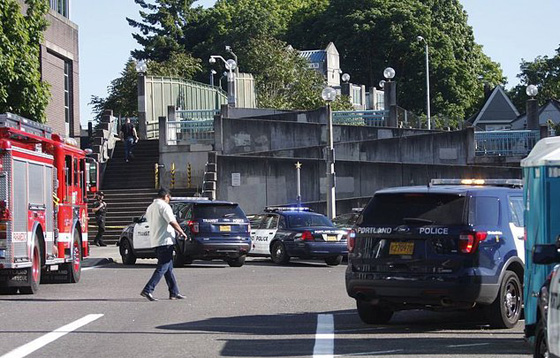  مقتل رجلين امريكيين دافعا عن مسلمة محجبة تعرضت لاعتداء لفظي صورة رقم 9