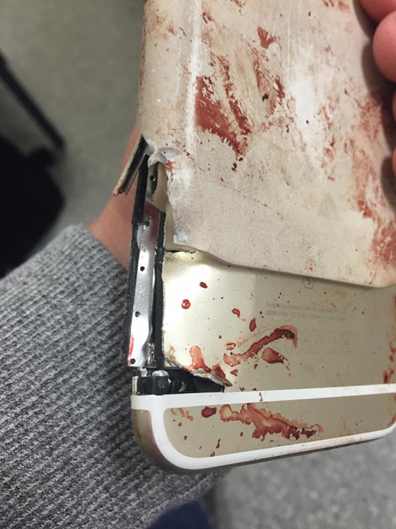 الشظايا مزقت هاتفها لكن المرأة المحظوظة نجت من تفجير مانشستر صورة رقم 1