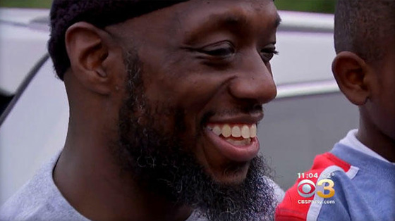 تبرئة مسلم امريكي من تهمة القتل بعد 24 عاما قضاها في السجن صورة رقم 6