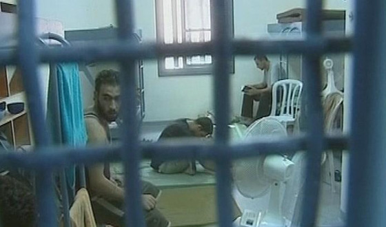  الاسرى الفلسطينيون يعلقون اضرابهم عن الطعام بعد 41 يوما صورة رقم 3