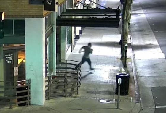 فيديو مرعب.. مغتصب يخدر ضحيته  ويعتدي عليها صورة رقم 8