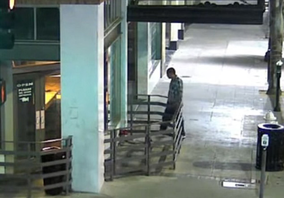 فيديو مرعب.. مغتصب يخدر ضحيته  ويعتدي عليها صورة رقم 3