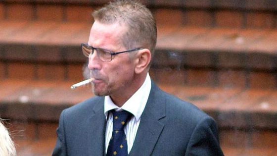 السجن 10 سنوات على مسافر طائش اشعل سيجارة في الطائرة صورة رقم 1