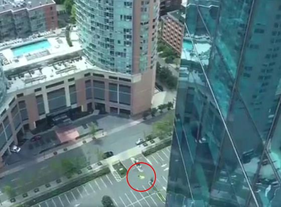 فيديو مروع لجندي امريكي فشل في فتح مظلته فلقي حتفه  صورة رقم 2