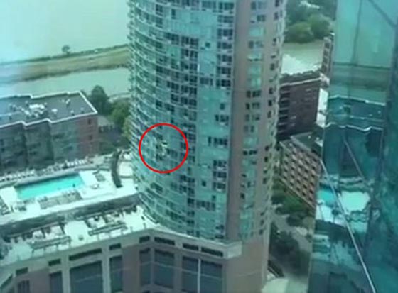 فيديو مروع لجندي امريكي فشل في فتح مظلته فلقي حتفه  صورة رقم 3