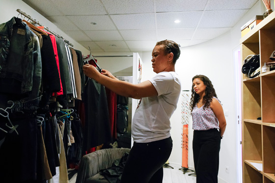 باريس: صالون تجميل مخصص للاجئات.. صور صورة رقم 4