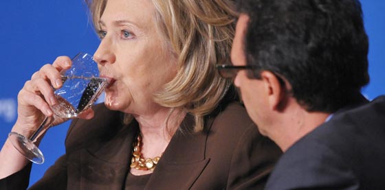 بالفيديو.. هيلاري كلينتون عاشقة الكحول كادت أن تصبح زعيمة العالم صورة رقم 5