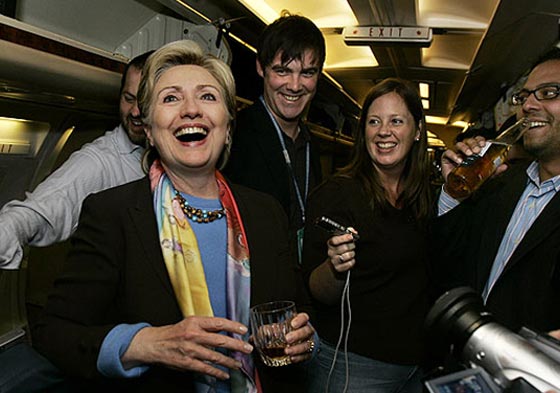 بالفيديو.. هيلاري كلينتون عاشقة الكحول كادت أن تصبح زعيمة العالم صورة رقم 10