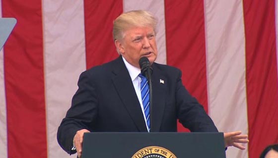 بالفيديو.. ترامب يرقص ويتمايل أثناء عزف النشيد الوطني الأمريكي صورة رقم 6