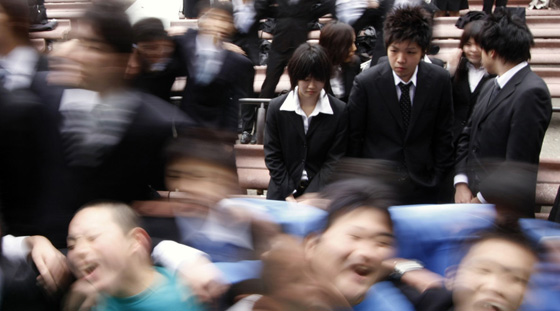 انخفاض نسب الانتحار في اليابان.. فقط 22 الفا انتحروا عام 2016! صورة رقم 2