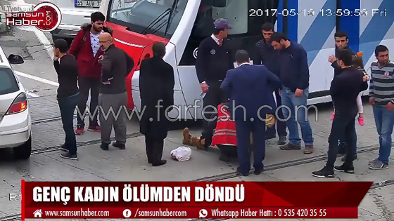 فيديو مروع.. قطار يدهس فتاة تركية اثناء انشغالها بالهاتف صورة رقم 1