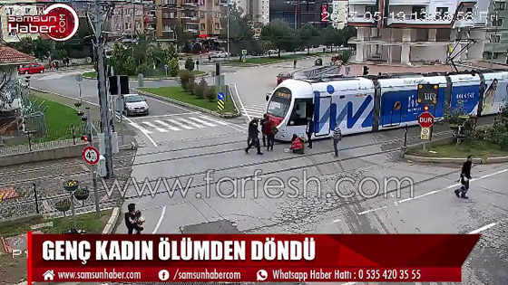 فيديو مروع.. قطار يدهس فتاة تركية اثناء انشغالها بالهاتف صورة رقم 2