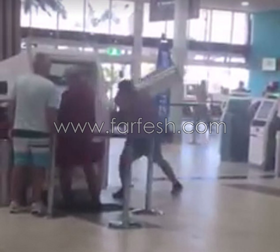 شاهد ماذا فعل هذا المسافر الغاضب في مطار استراليا.. فيديو صورة رقم 1