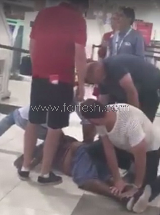 شاهد ماذا فعل هذا المسافر الغاضب في مطار استراليا.. فيديو صورة رقم 2