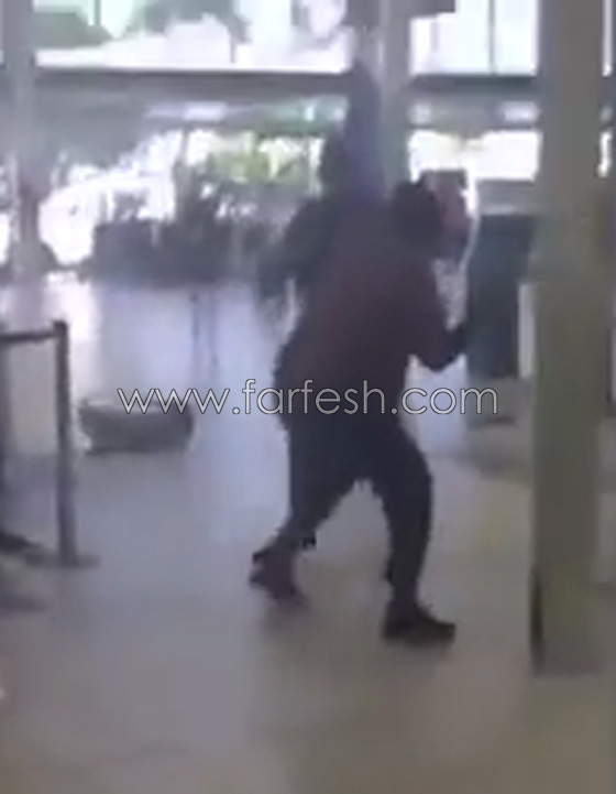 شاهد ماذا فعل هذا المسافر الغاضب في مطار استراليا.. فيديو صورة رقم 5