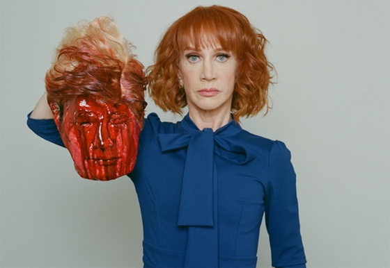 قاطعة راس ترامب تعتذر باكية: ترامب حطمني ومشواري انتهى! صورة رقم 1