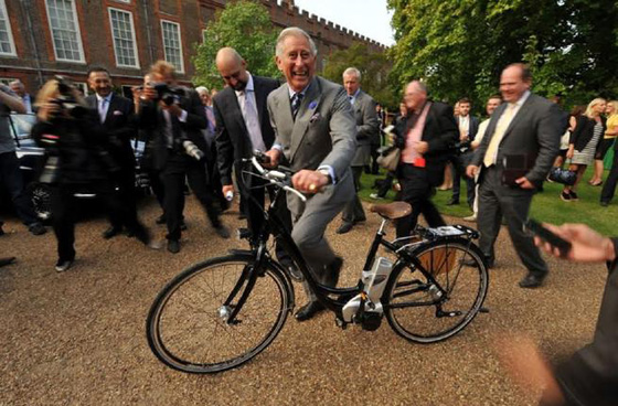 بالصور.. كبار سياسيي العالم فوق دراجاتهم  صورة رقم 3
