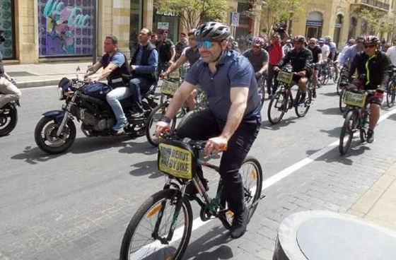 بالصور.. كبار سياسيي العالم فوق دراجاتهم  صورة رقم 5