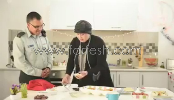 متحدث الجيش الإسرائيلي يستفز المسلمين بالقطايف.. فيديو صورة رقم 3