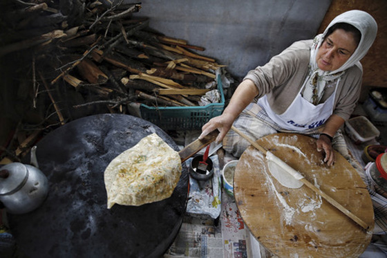 قرية تركية يجتمع أهلها منذ سنوات على مائدة إفطار واحدة صورة رقم 6