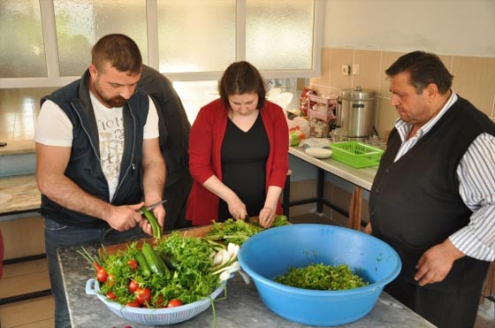 قرية تركية يجتمع أهلها منذ سنوات على مائدة إفطار واحدة صورة رقم 3