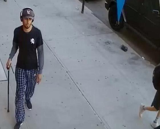 فيديو مؤلم.. اعتداء عبثي وغير مبرر على رجل تسعيني في نيويورك صورة رقم 4