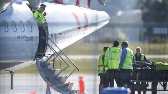 فوضى وهلع داخل طائرة والركاب يقفزون منها.. بسبب مزحة! صورة رقم 2