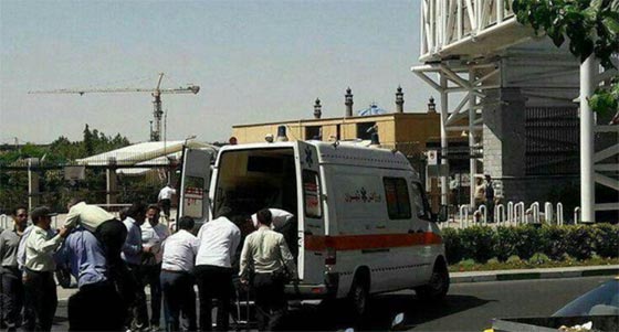 هجوم مسلّح على البرلمان الإيراني.. وتفجير انتحاري عند قبر الخميني صورة رقم 2