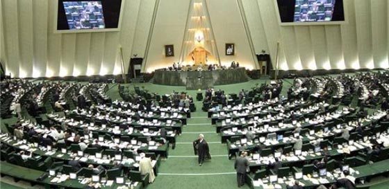 هجوم مسلّح على البرلمان الإيراني.. وتفجير انتحاري عند قبر الخميني صورة رقم 4