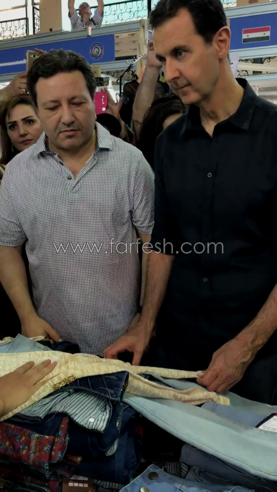 بشار الاسد يتجوّل بين زوار معرض للصناعات بدون حراسة.. فيديو صورة رقم 2