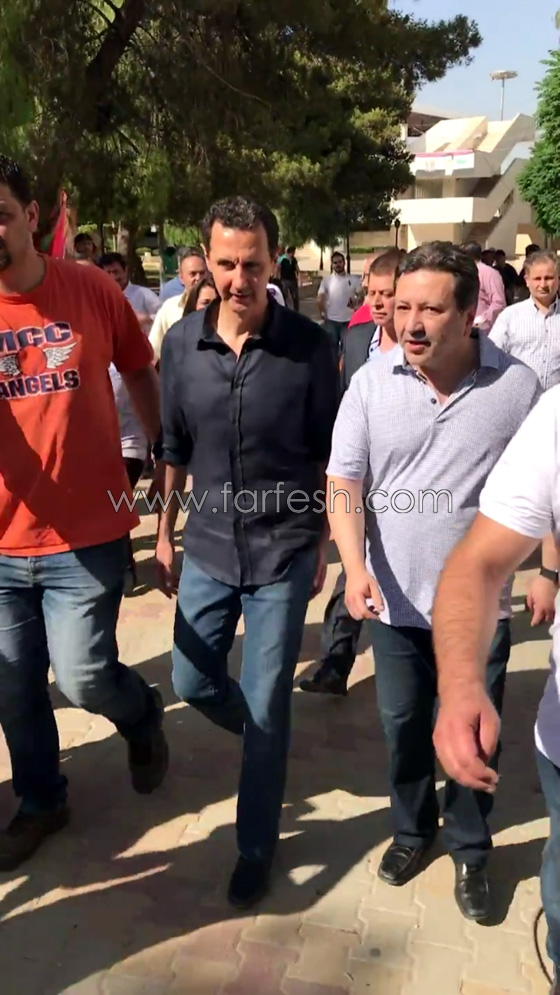 بشار الاسد يتجوّل بين زوار معرض للصناعات بدون حراسة.. فيديو صورة رقم 3