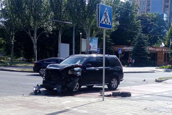 الاسعاف يطلب النجدة.. مركبة تصطدم بسيارة اسعاف وتقلبها! فيديو صورة رقم 4