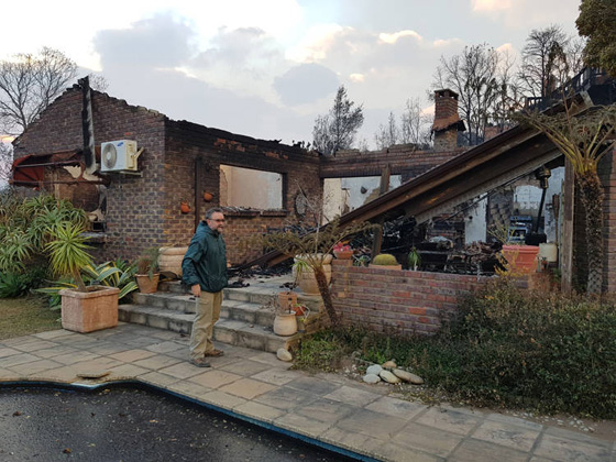 مشاهد مرعبة.. حرائق غابات ضخمة تلتهم قرية بجنوب افريقيا صورة رقم 14