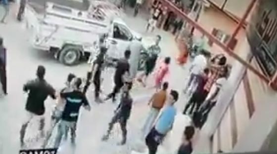  مشاجرة تحولت الى حرب شوارع في الزقازيق بمصر.. فيديو صورة رقم 2