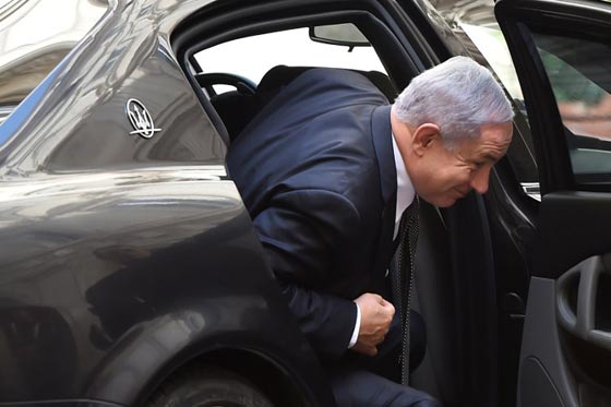  تغريم صحفي اسرائيلي ادعى بان زوجة نتنياهو ركلته خارج السيارة!! صورة رقم 1