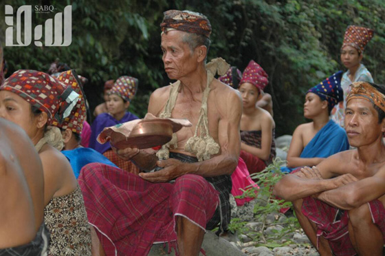 القرية الظالم اهلها.. يتبعون الاسلام ولا يعرفون منه سوى تحريم الخنزير! صورة رقم 3