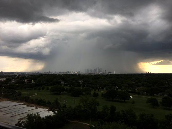 يحسبونه اعصار.. الانفجار الجزئي يجتاح مدينة دالاس بشكل مفاجئ! فيديو صورة رقم 4