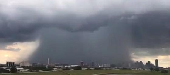 يحسبونه اعصار.. الانفجار الجزئي يجتاح مدينة دالاس بشكل مفاجئ! فيديو صورة رقم 2