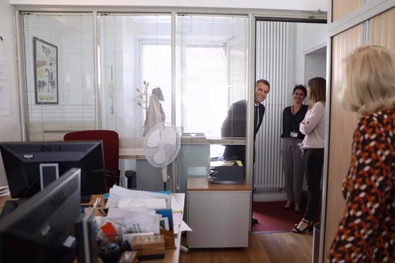 مواطن فرنسي لم يصدق ان يرد على الهاتف الرئيس ماكرون فاغلق الخط بوجهه صورة رقم 1